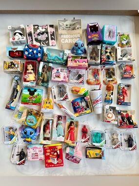 Zuru 5 Surprise Mini‎ Brands Disney & Food Lot with Case!